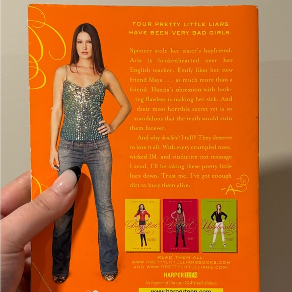 Pretty Little Liars “Flawless” Book - Picture 5 of 5